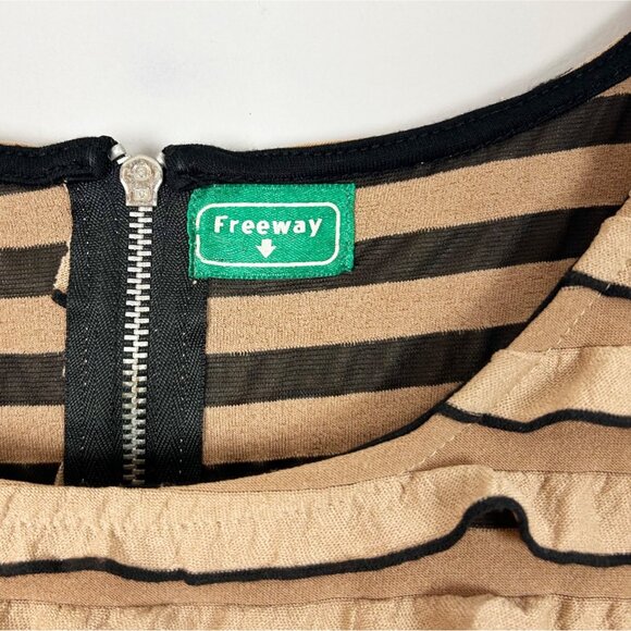 Y2K Tan & Black Tiered Ruffle Tank Top Boho Coquette Size Medium Women's - Picture 4 of 5